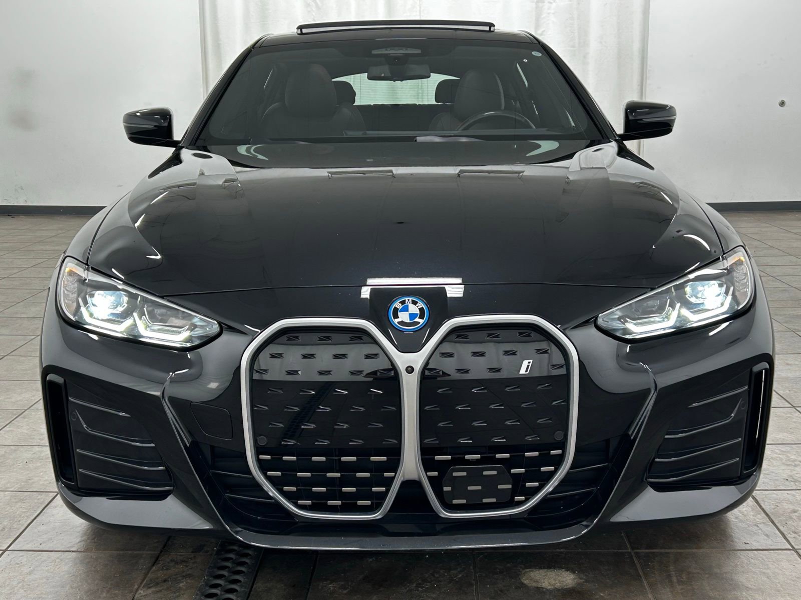 Used 2022 BMW i4 eDrive40 w/ M Sport Package image 7