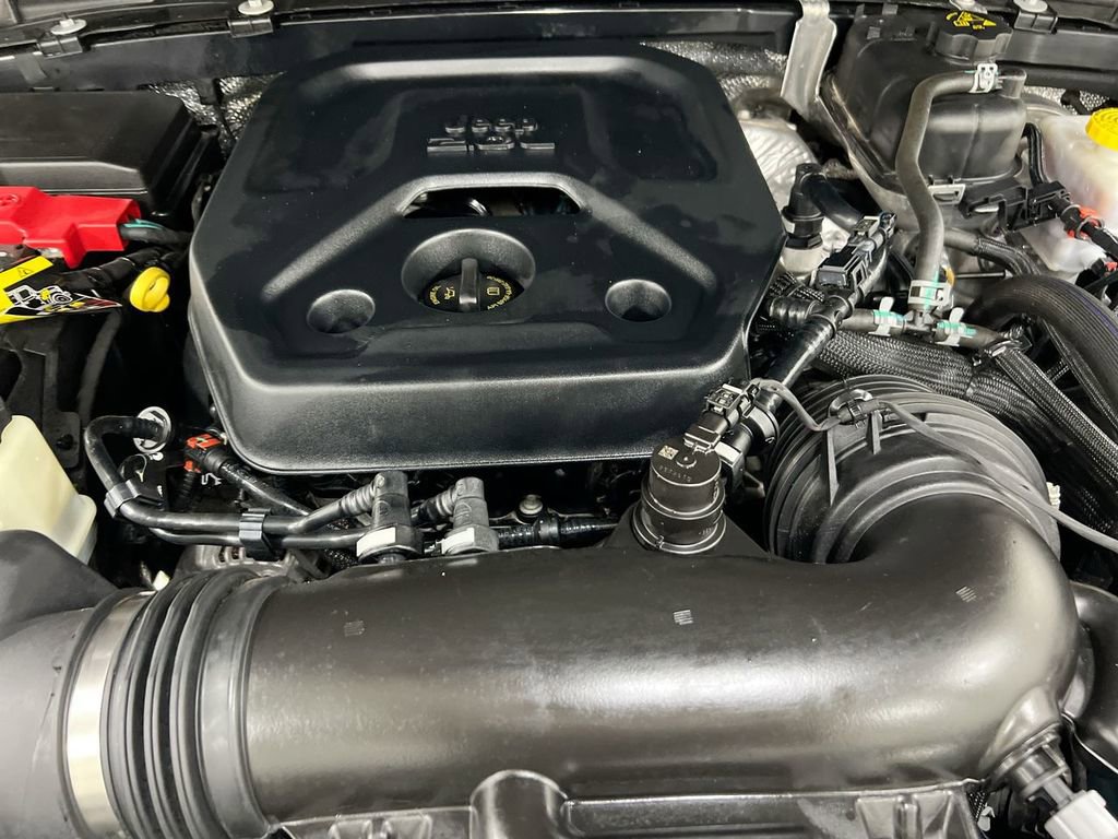 Used 2025 Jeep Wrangler Sahara image 24