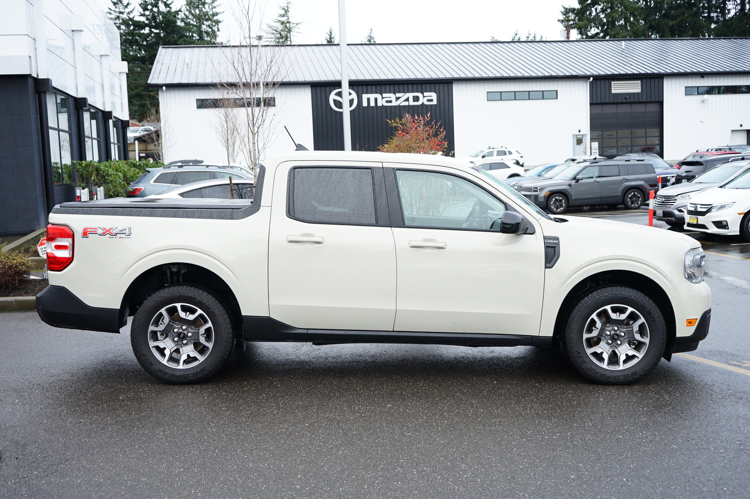 Used 2024 Ford Maverick Lariat w/ FX4 Off-Road Package image 2