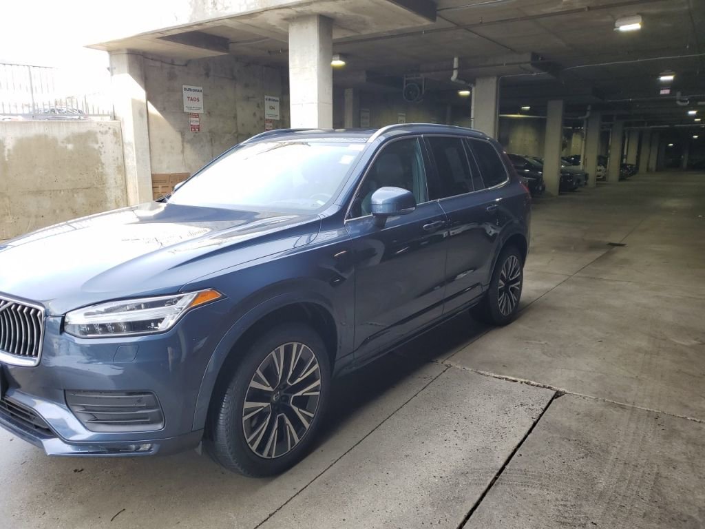 Certified 2022 Volvo XC90 T5 Momentum w/ Advanced Package image 2