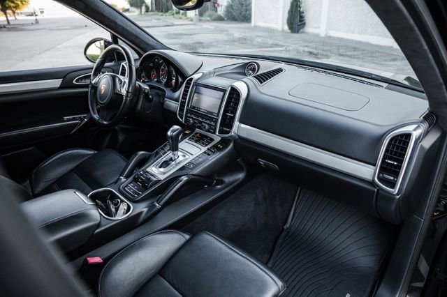 Used 2013 Porsche Cayenne Turbo image 26
