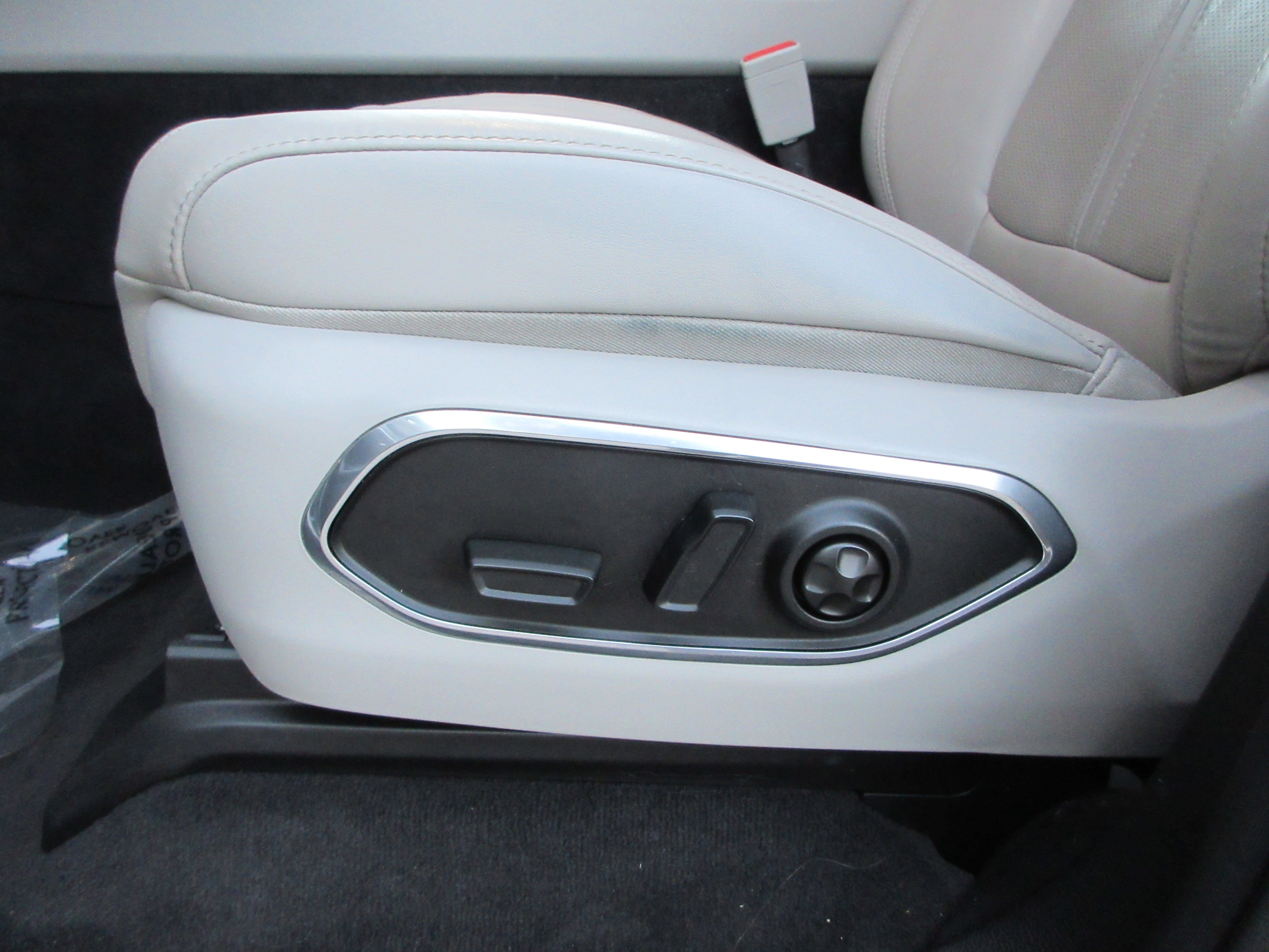 Used 2023 Jeep Wagoneer L Series III w/ Premium Group I image 37