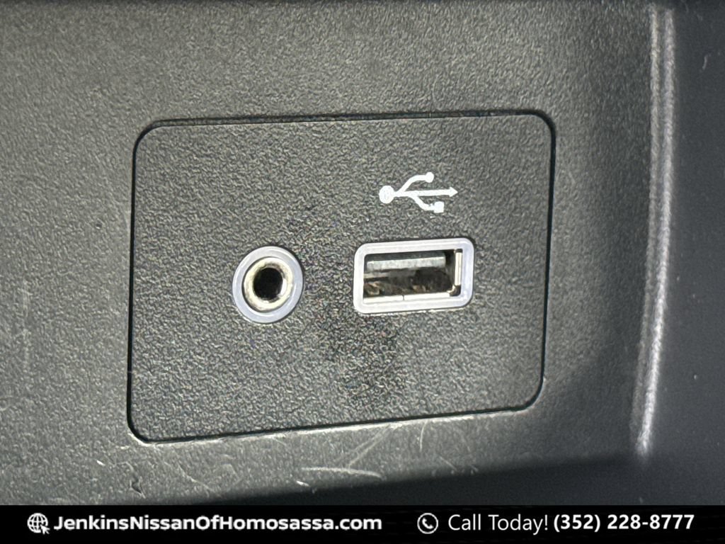 Certified 2023 Nissan Versa SV FWD image 36