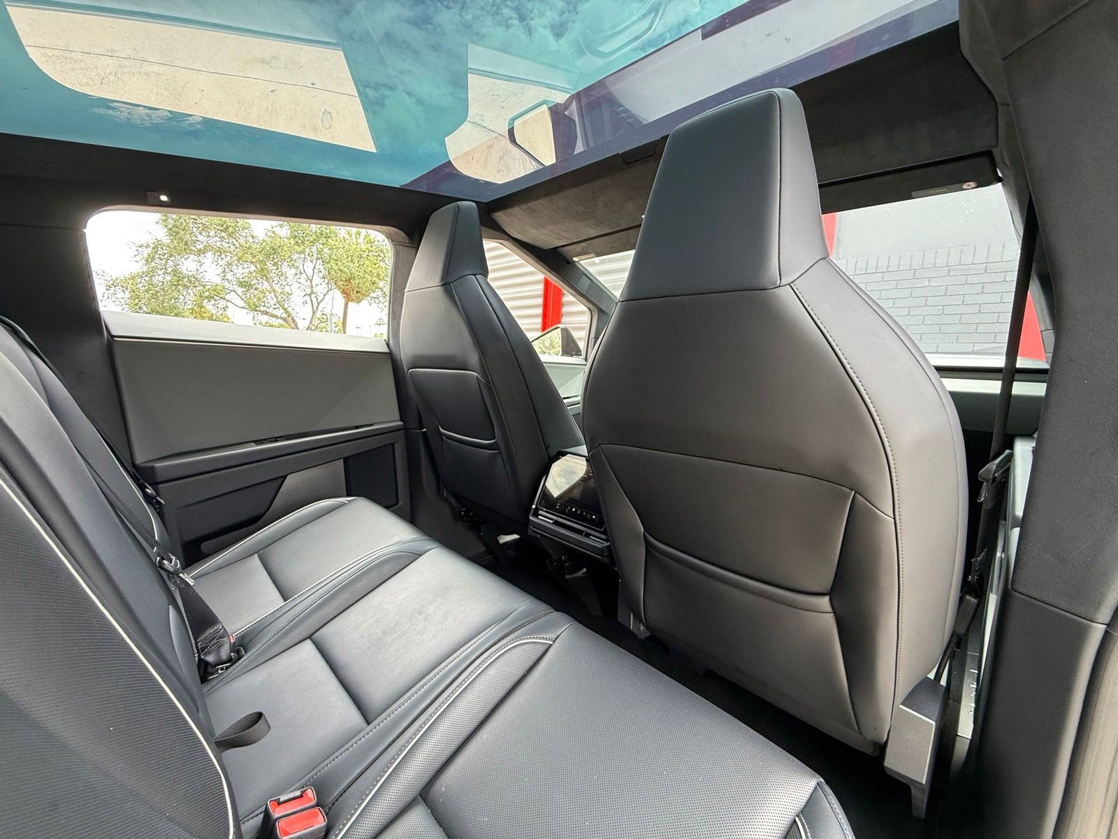Used 2025 Tesla Cybertruck AWD Crew Cab image 19