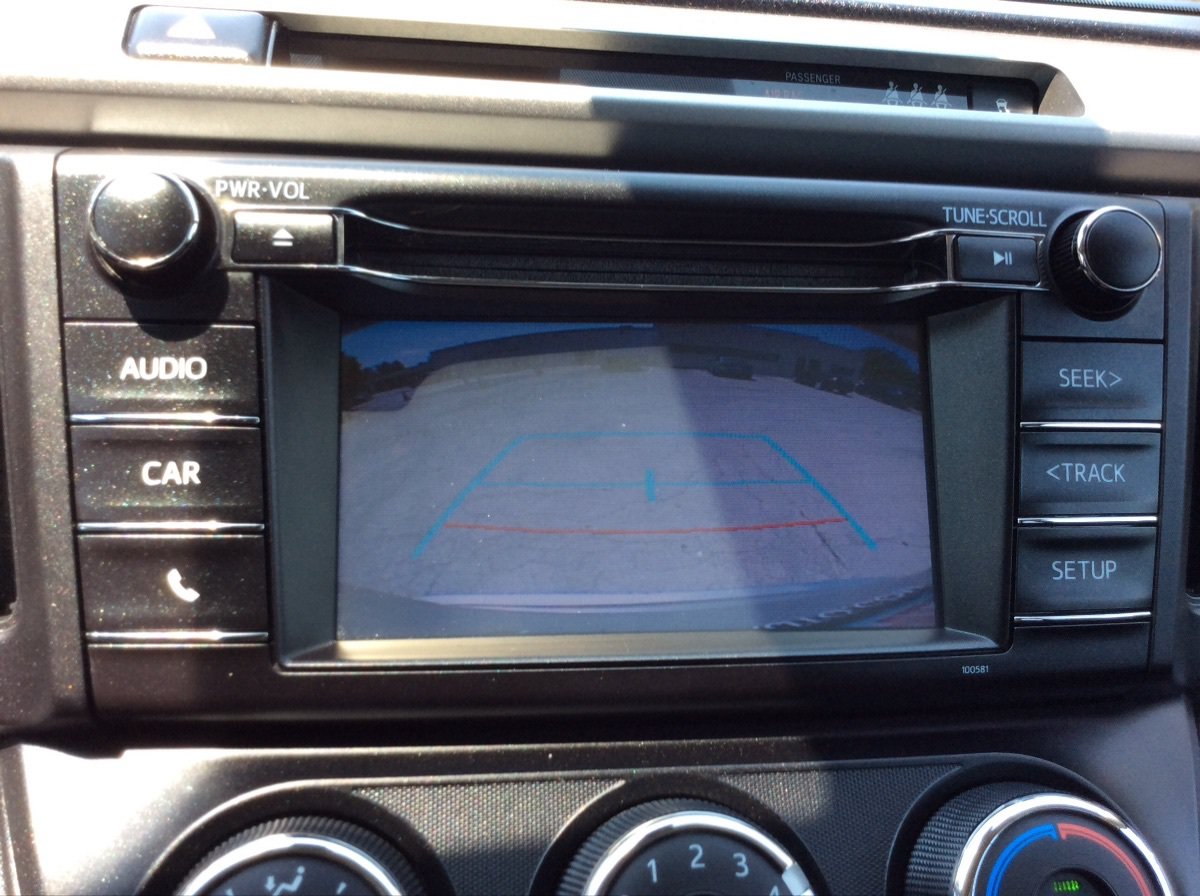 Used 2018 Toyota RAV4 LE FWD image 25