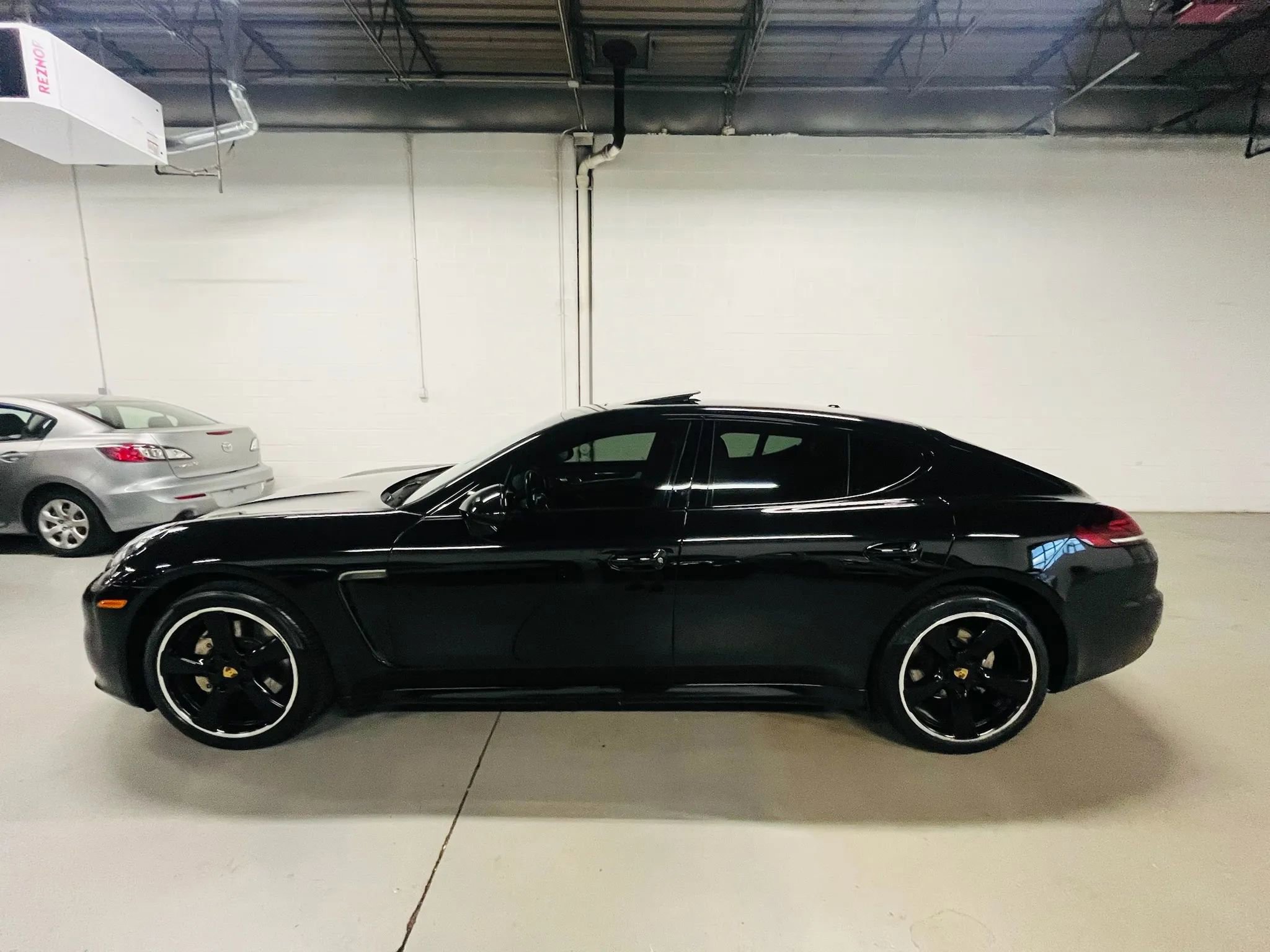 Used 2015 Porsche Panamera S image 4