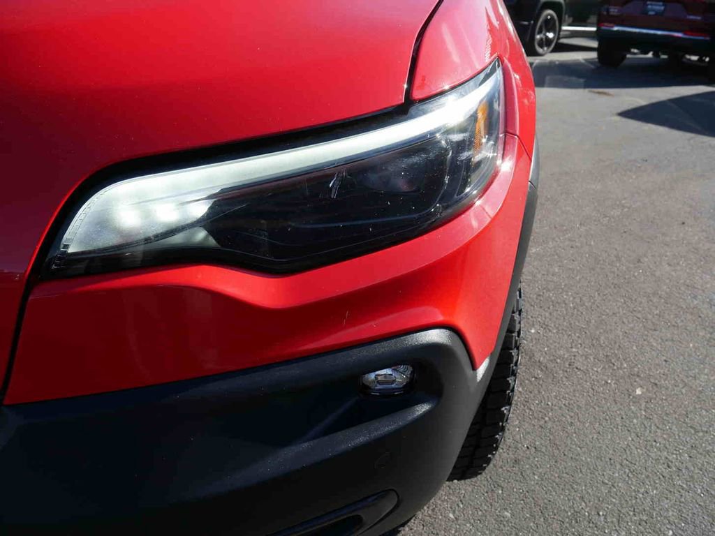 Used 2019 Jeep Cherokee Trailhawk image 27