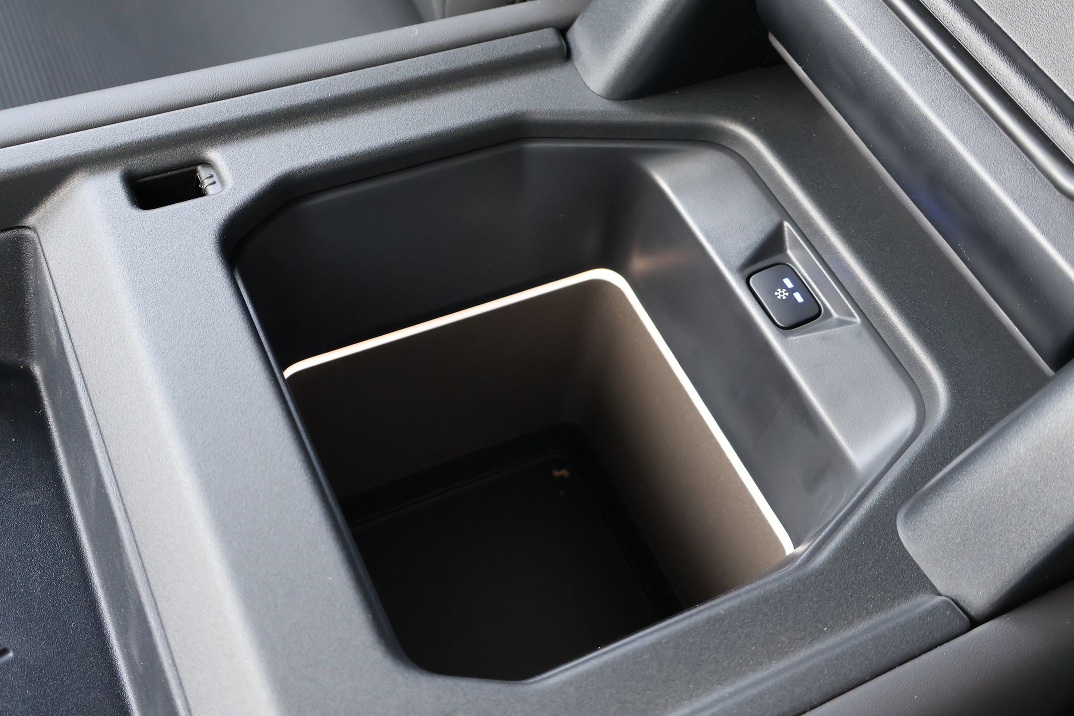 New 2026 Land Rover Defender 110 OCTA image 19