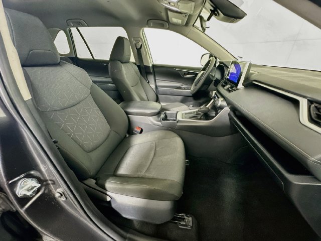 Used 2025 Toyota RAV4 XLE FWD image 27