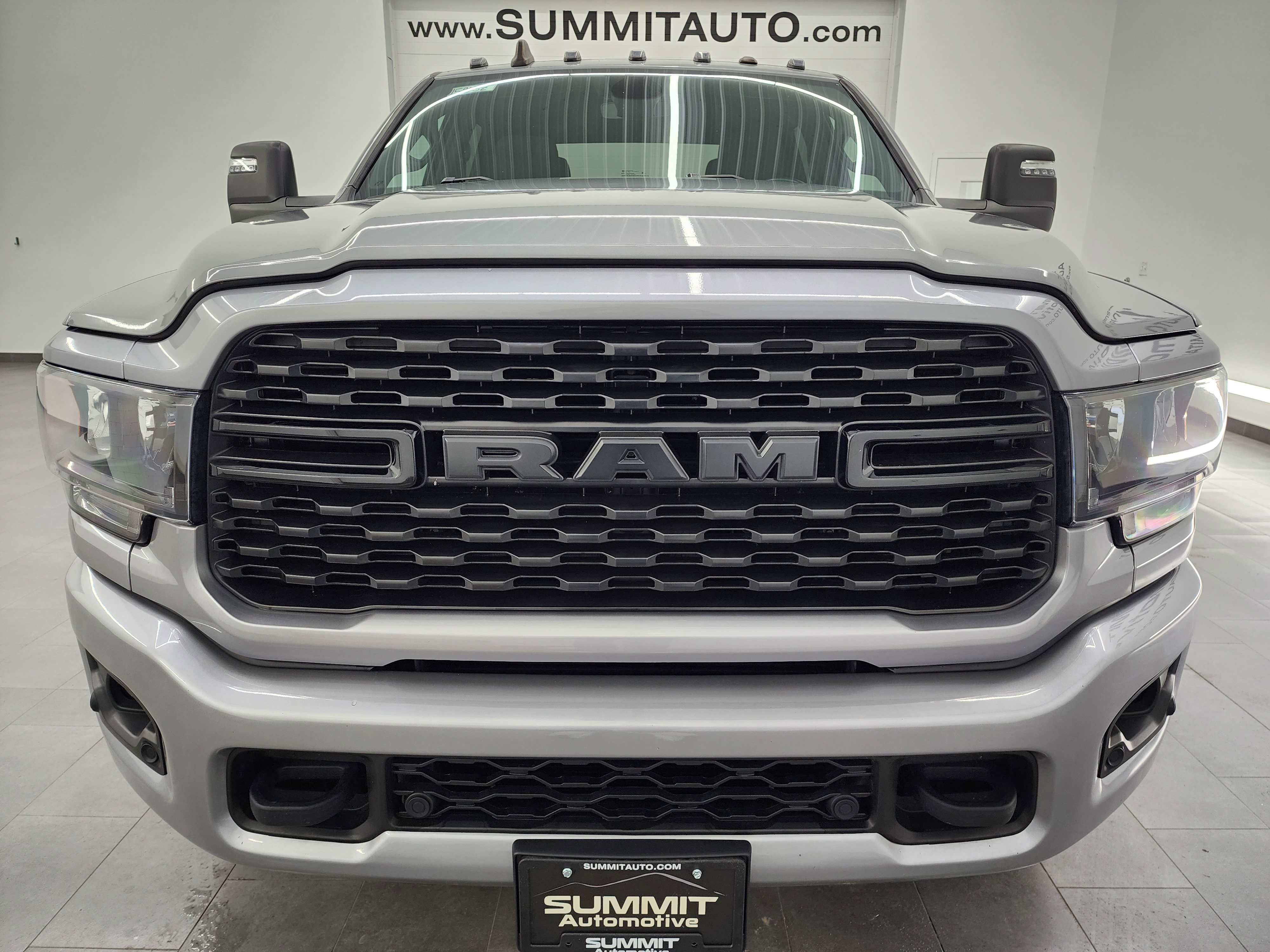 Used 2024 RAM 3500 Big Horn w/ Night Edition AWD/4WD image 23