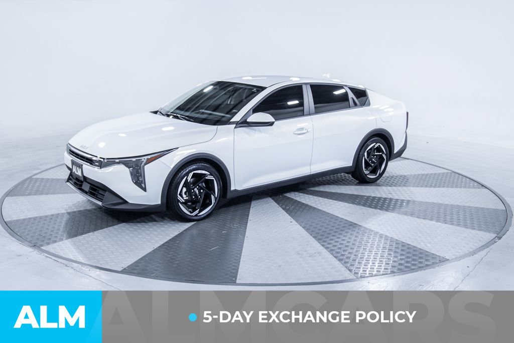 Used 2025 Kia K4 EX image 3