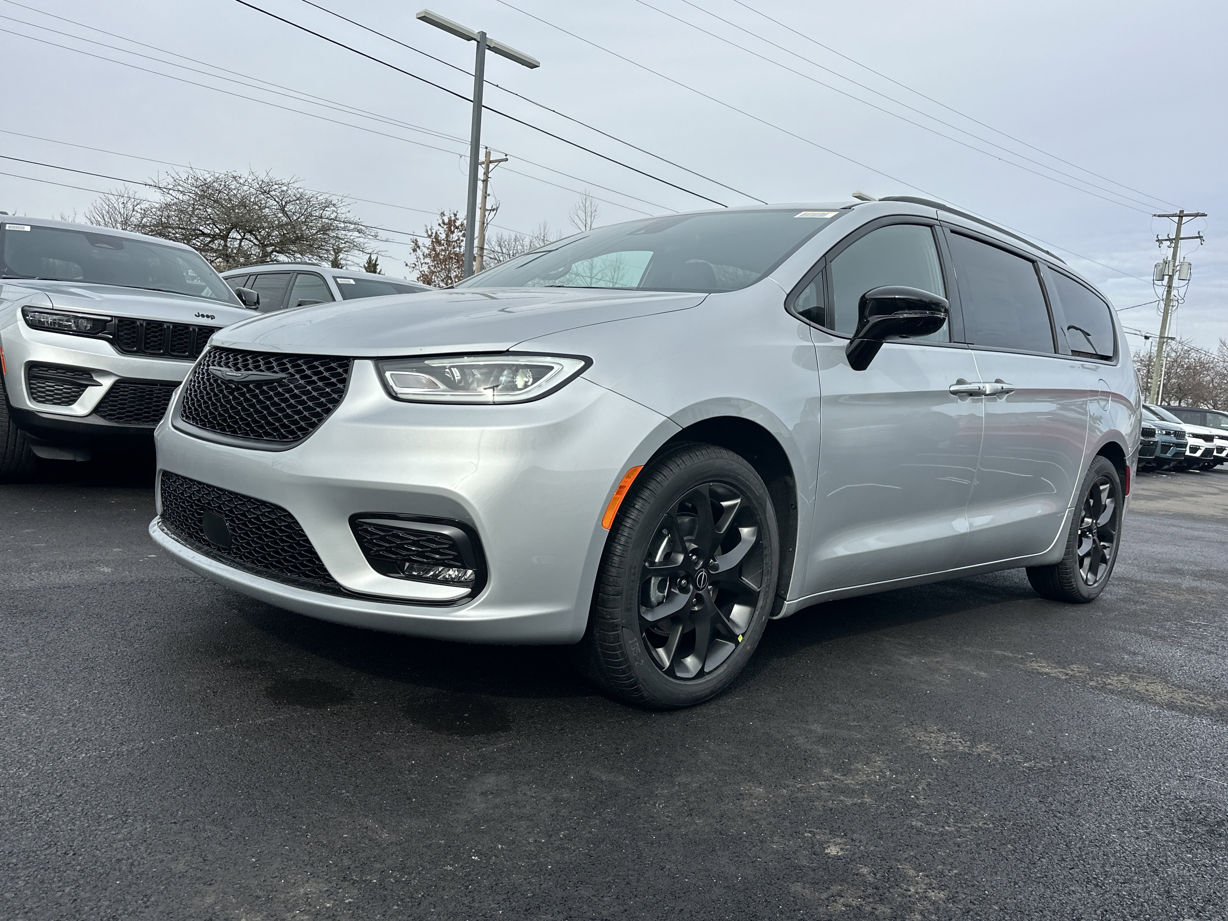 New 2026 Chrysler Pacifica Limited w/ S Appearance Package FWD image 24