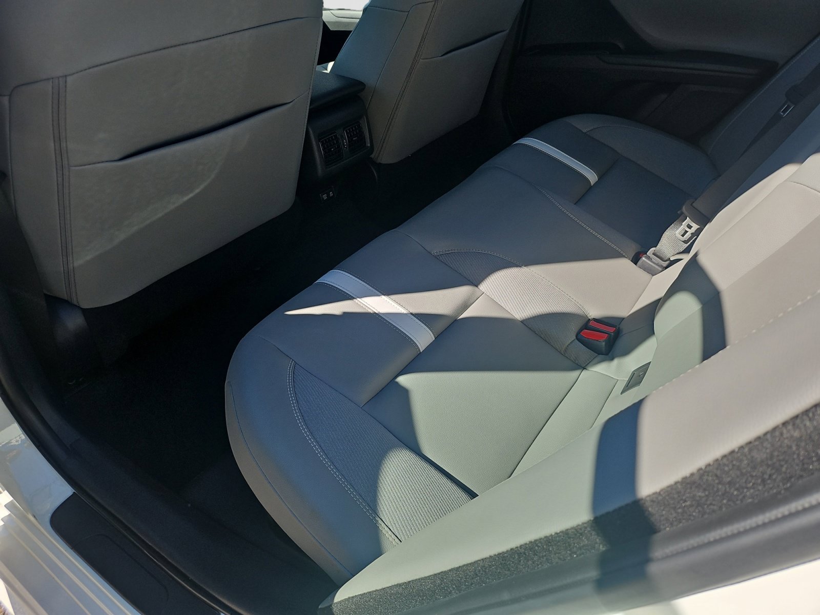 Used 2025 Toyota Camry SE FWD image 30