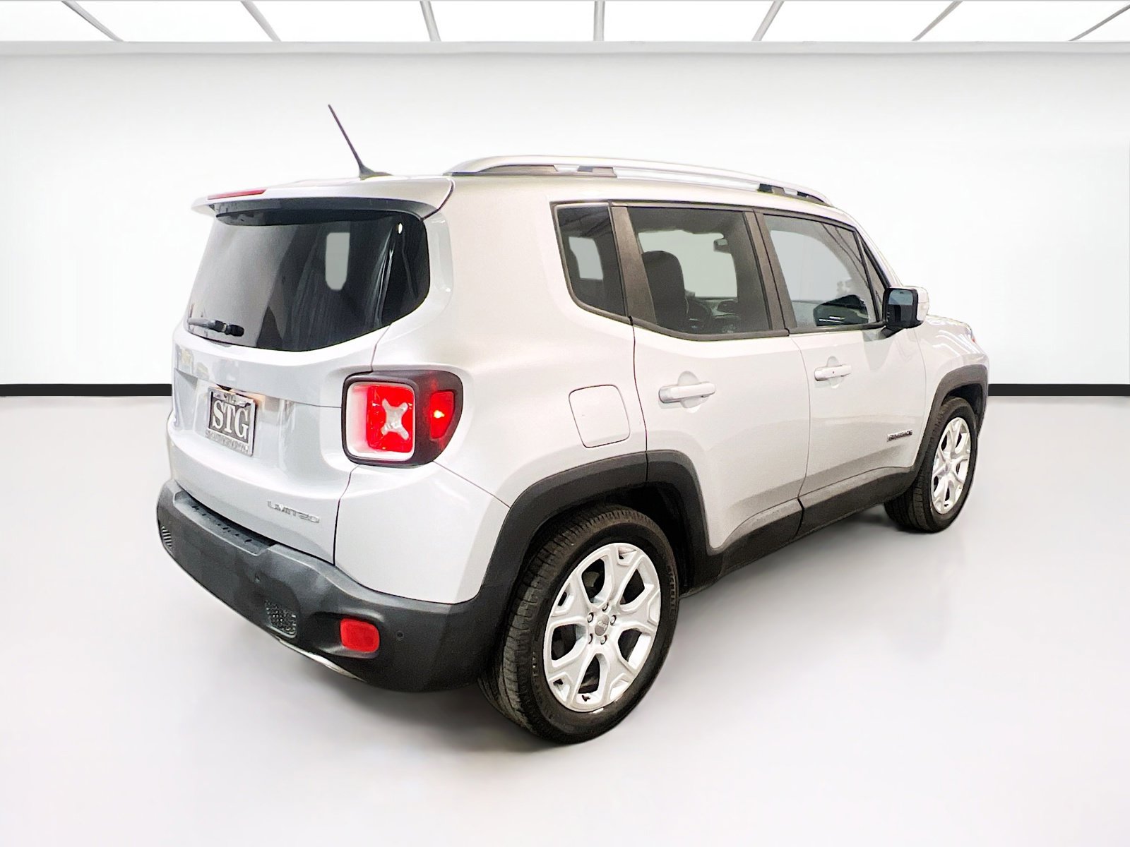 Used 2017 Jeep Renegade Limited w/ Advanced Technology Group image 4
