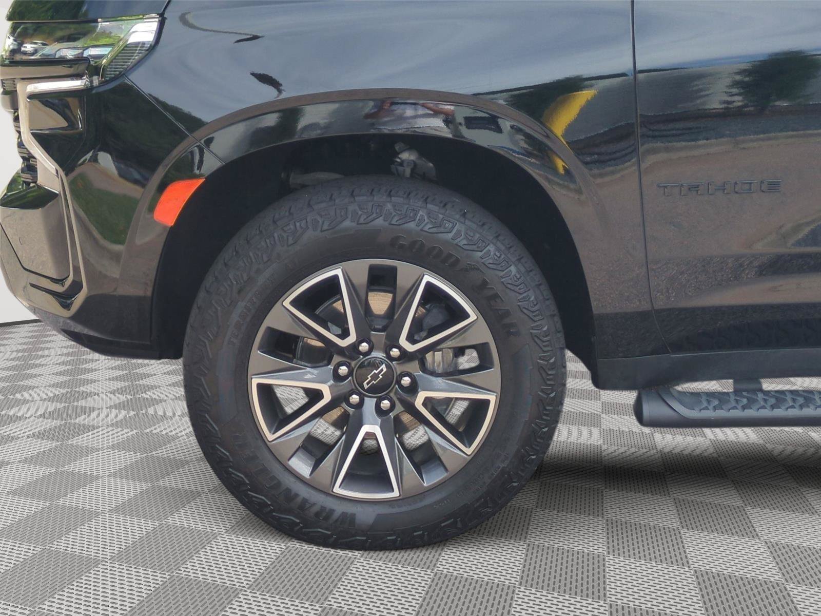 Used 2024 Chevrolet Tahoe Z71 w/ Luxury Package AWD/4WD image 10