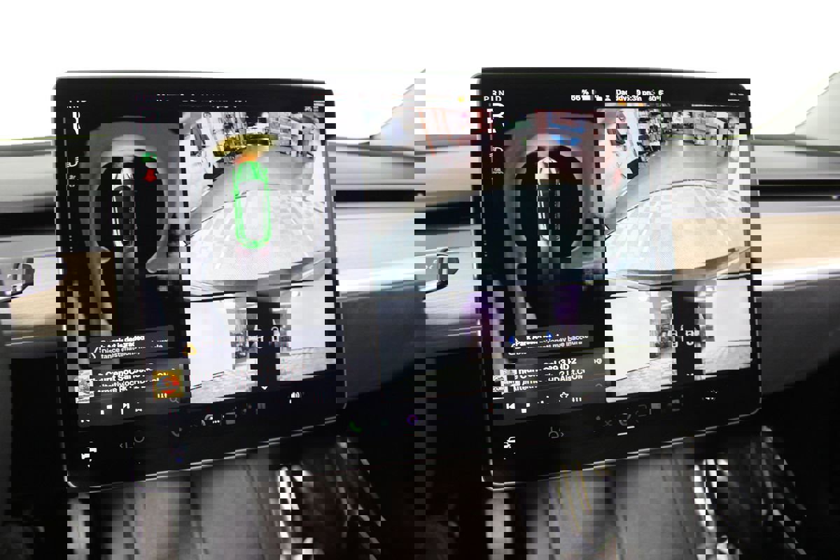 Used 2023 Tesla Model 3 Standard Range image 20