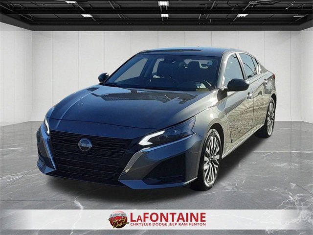 Used 2024 Nissan Altima 2.5 SV image 1