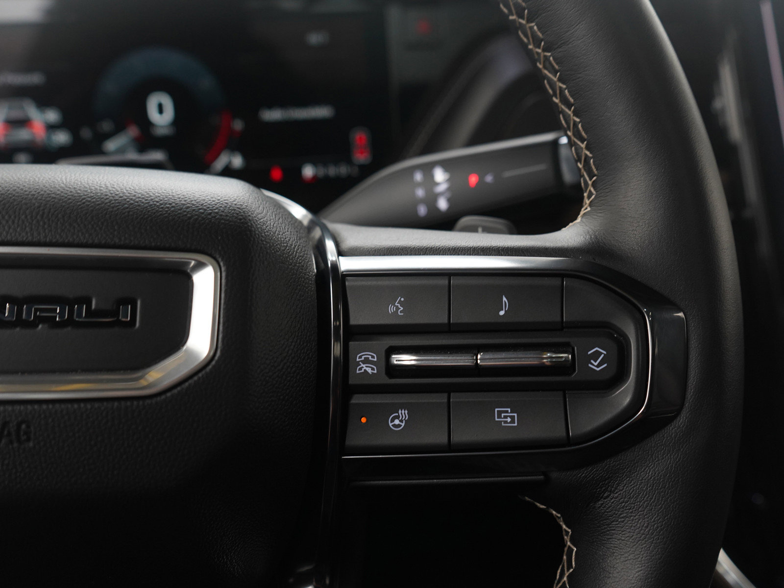 Used 2025 GMC Yukon XL Denali Ultimate w/ LPO, Floor Liner Package image 30