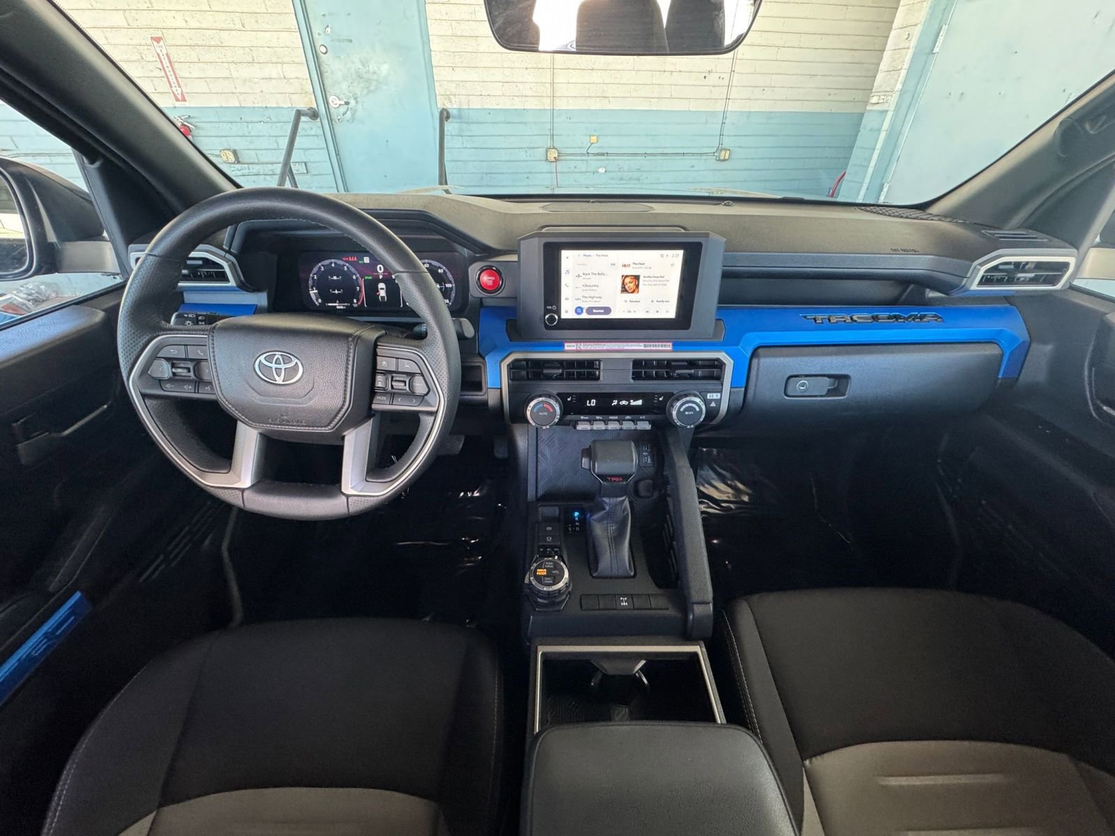 Used 2025 Toyota Tacoma TRD Off-Road image 31