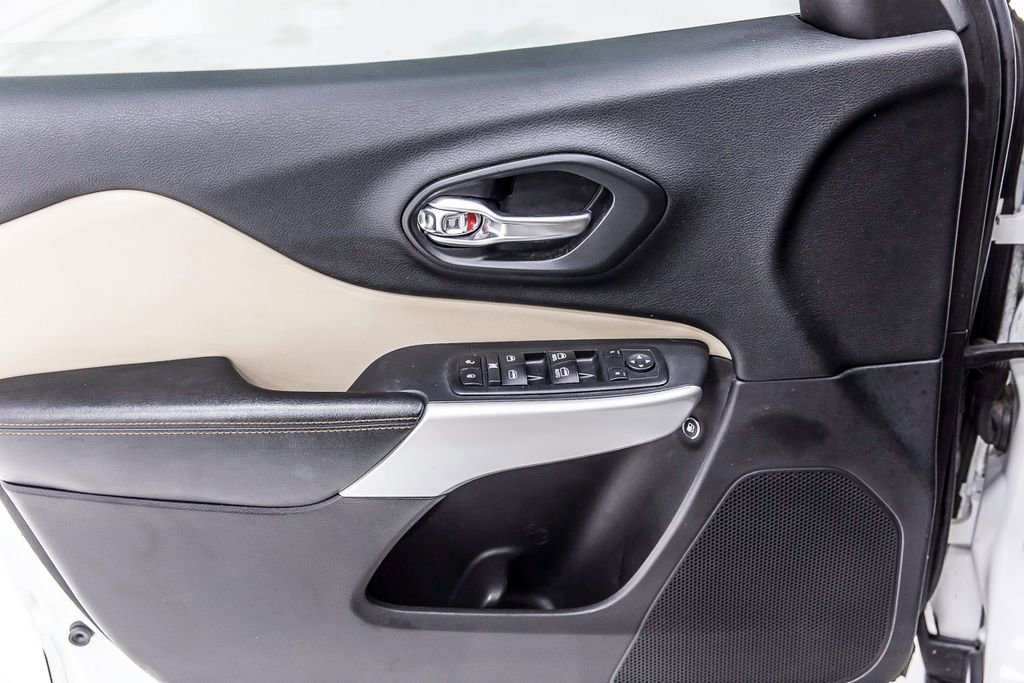 Used 2017 Jeep Cherokee Limited image 26