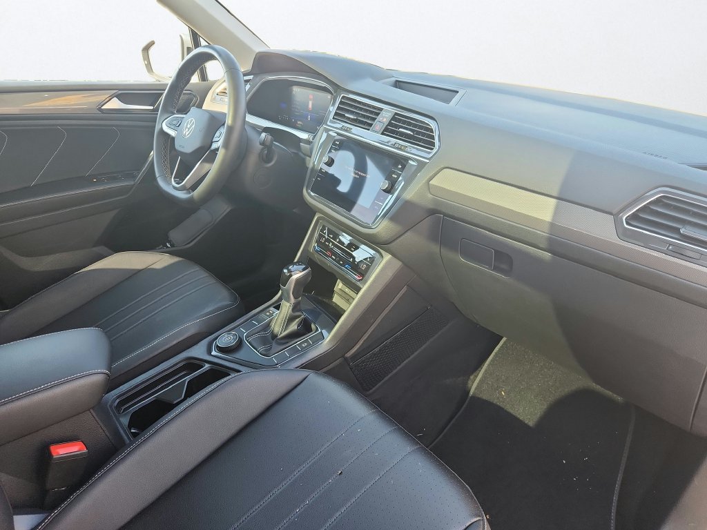 Certified 2023 Volkswagen Tiguan SE w/ Panoramic Sunroof Package AWD/4WD image 23