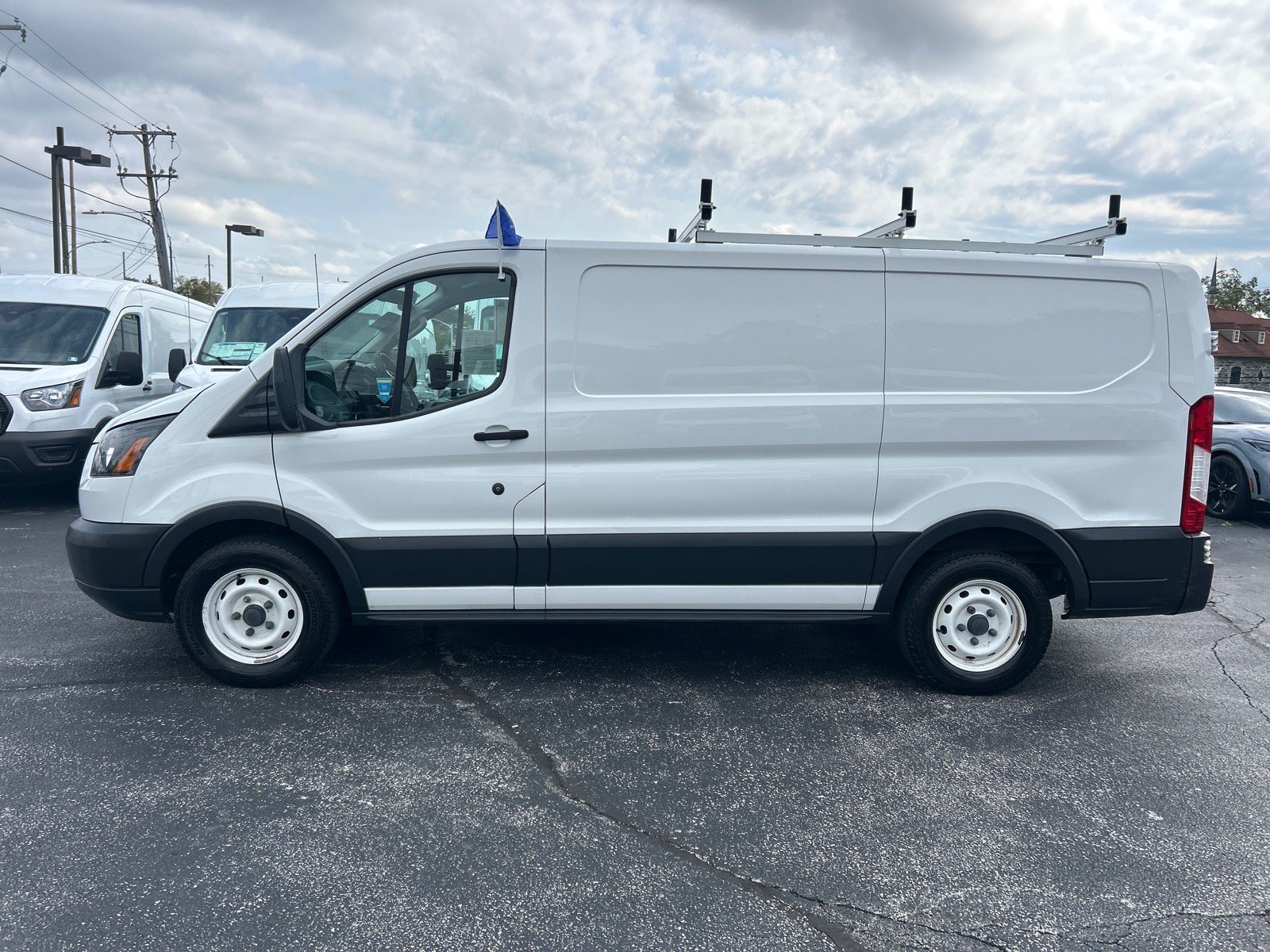 Certified 2018 Ford Transit 150 130 Low Roof RWD image 4