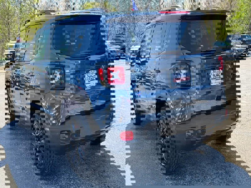 Used 2023 Jeep Renegade Altitude w/ Sun/Sound Group AWD/4WD image 6