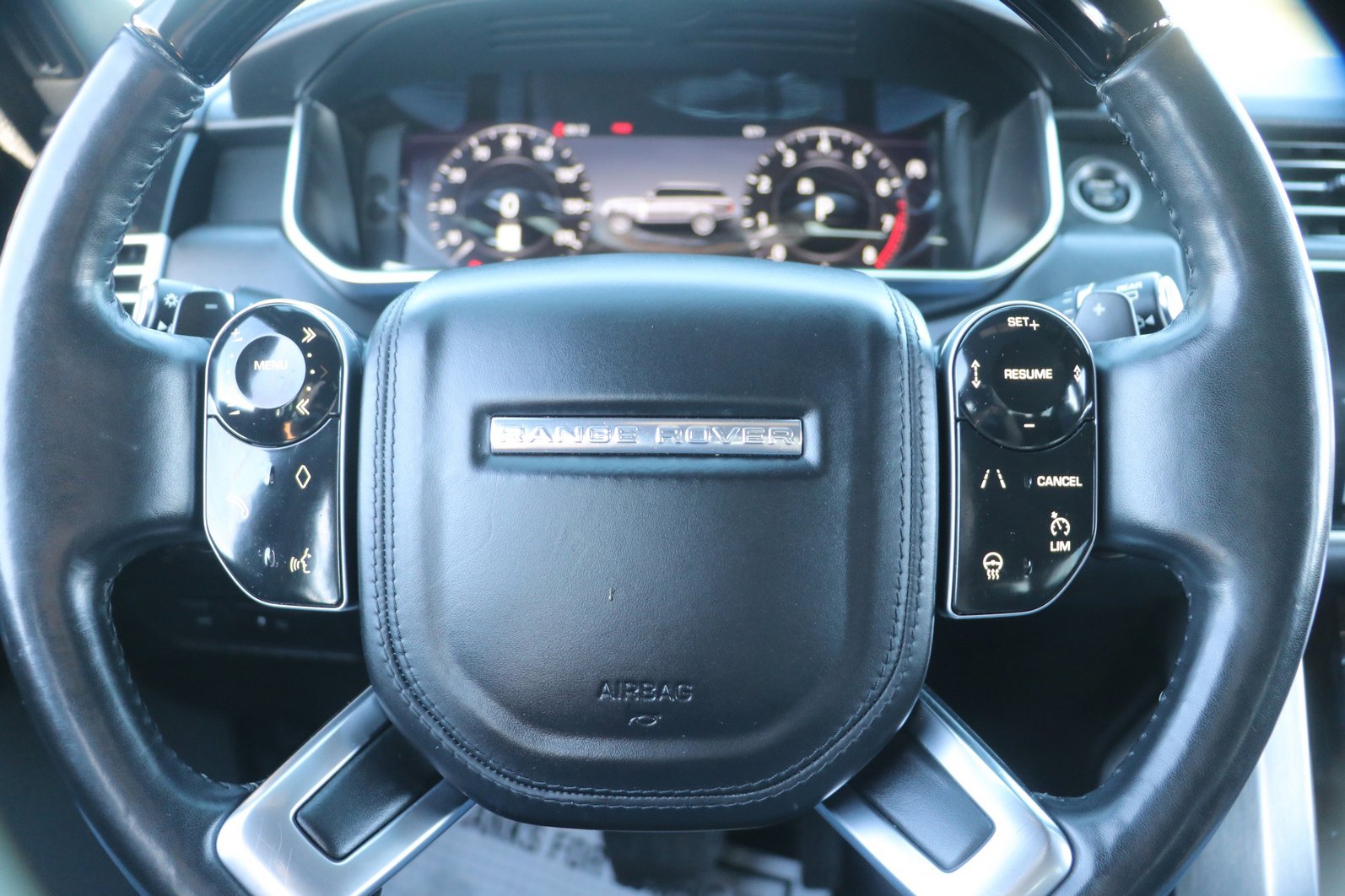 Used 2020 Land Rover Range Rover HSE image 17