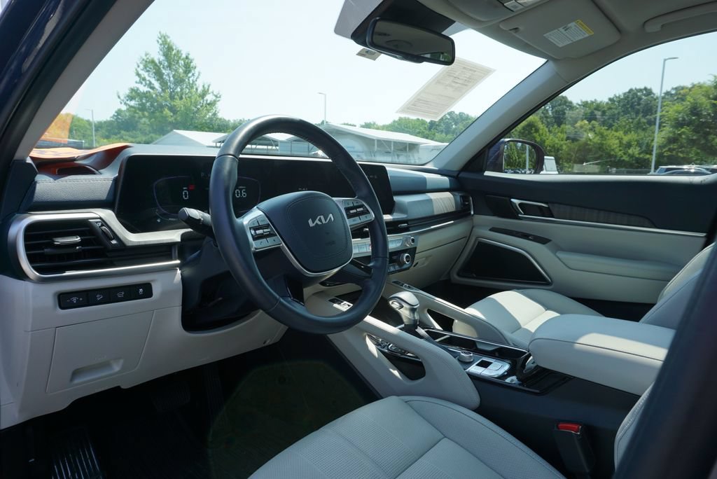 Used 2025 Kia Telluride EX w/ EX Captain's Chair Package FWD image 10