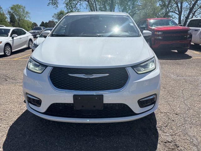 Used 2023 Chrysler Pacifica Touring-L w/ Uconnect Theater Family Group AWD/4WD image 2
