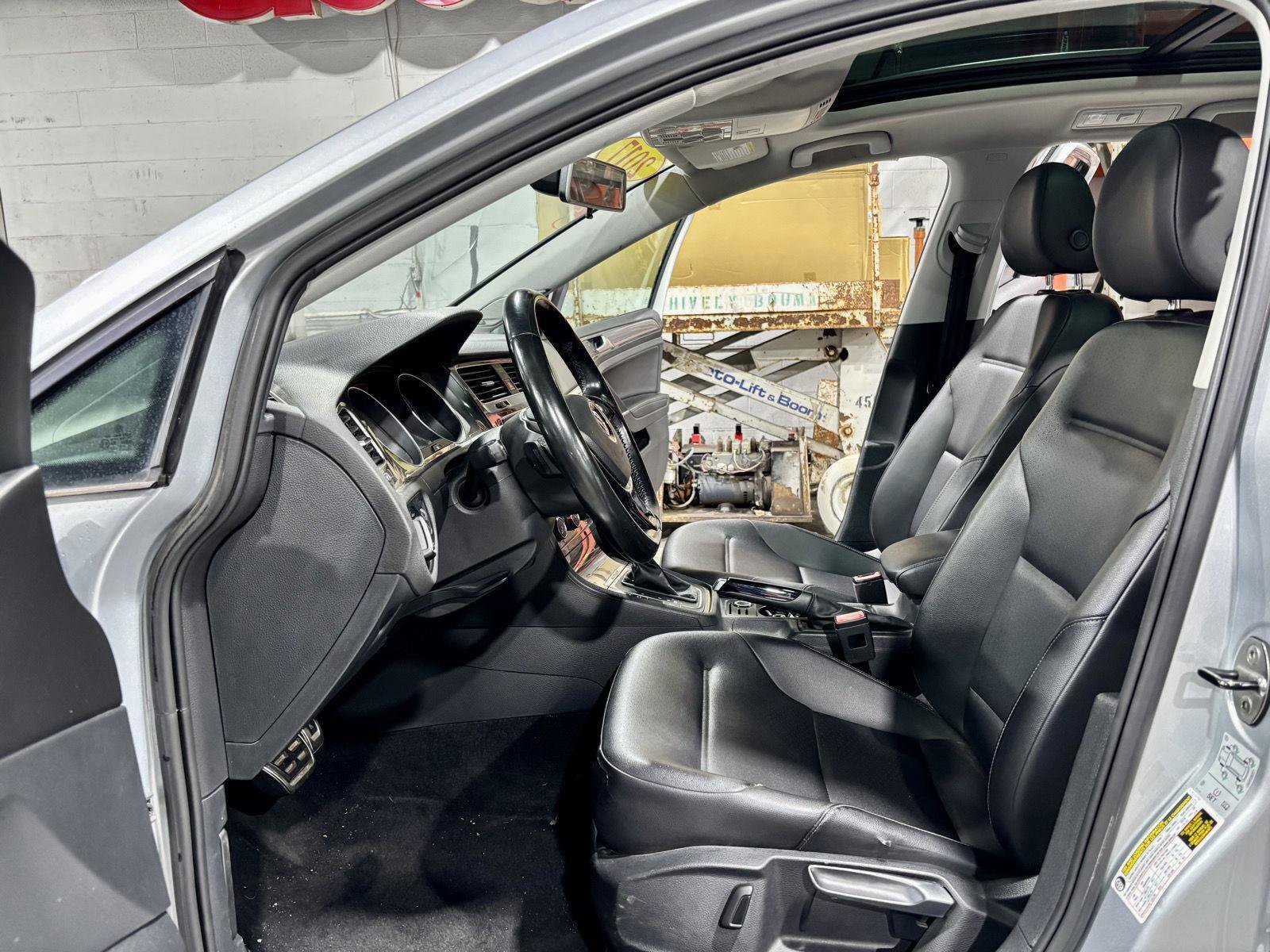 Used 2017 Volkswagen Golf Alltrack SE image 2