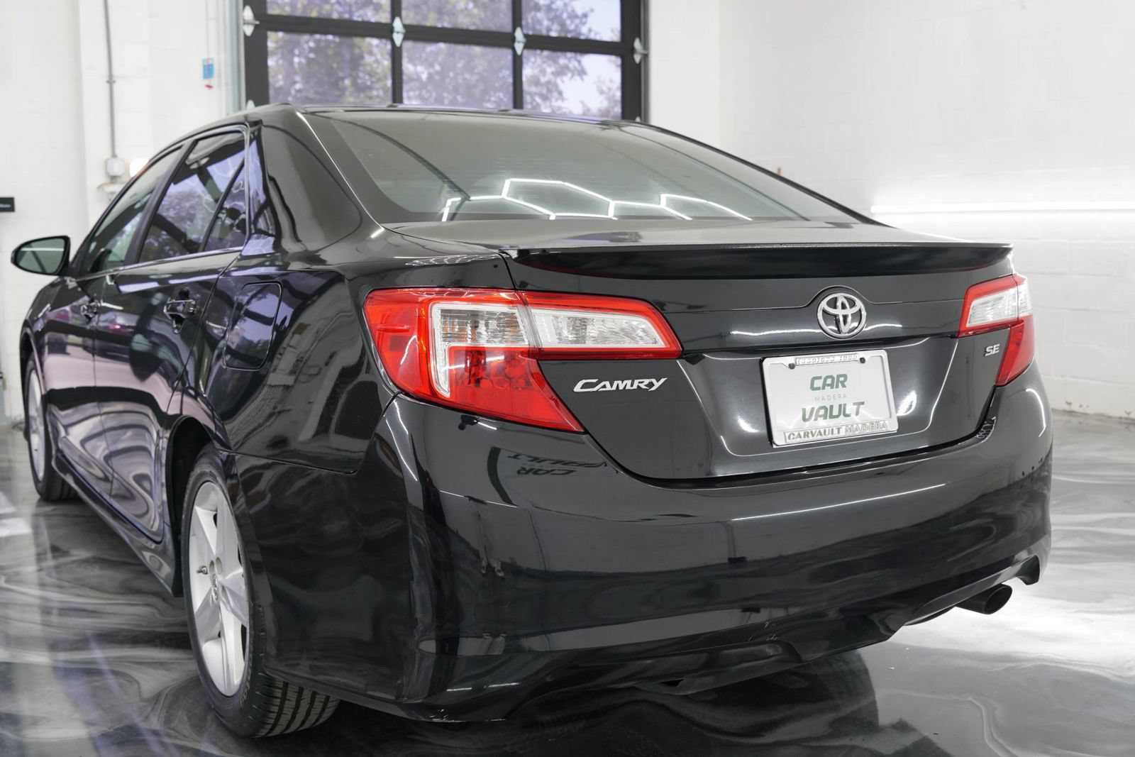Used 2013 Toyota Camry SE FWD image 11