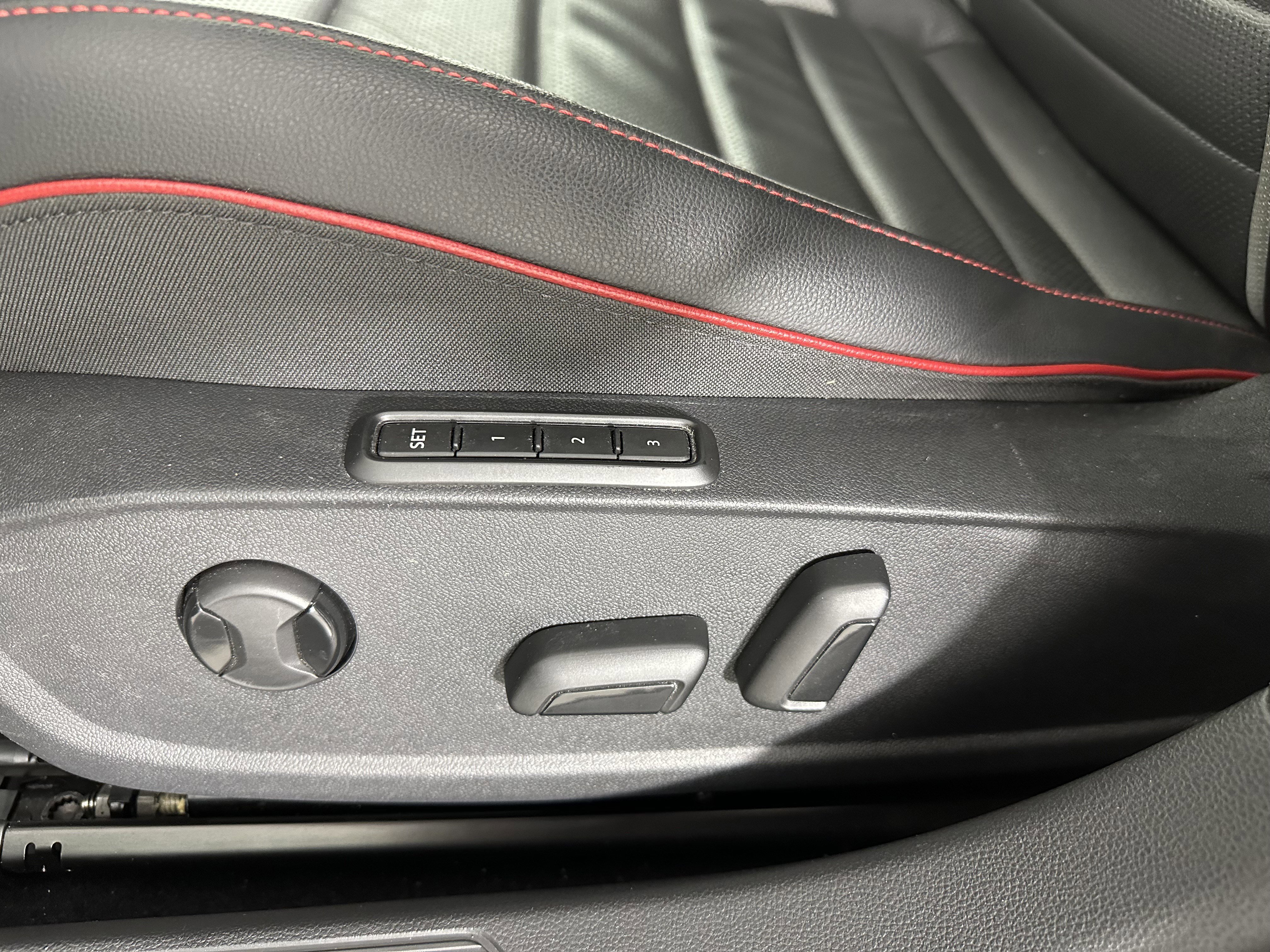 Used 2022 Volkswagen GTI SE image 24