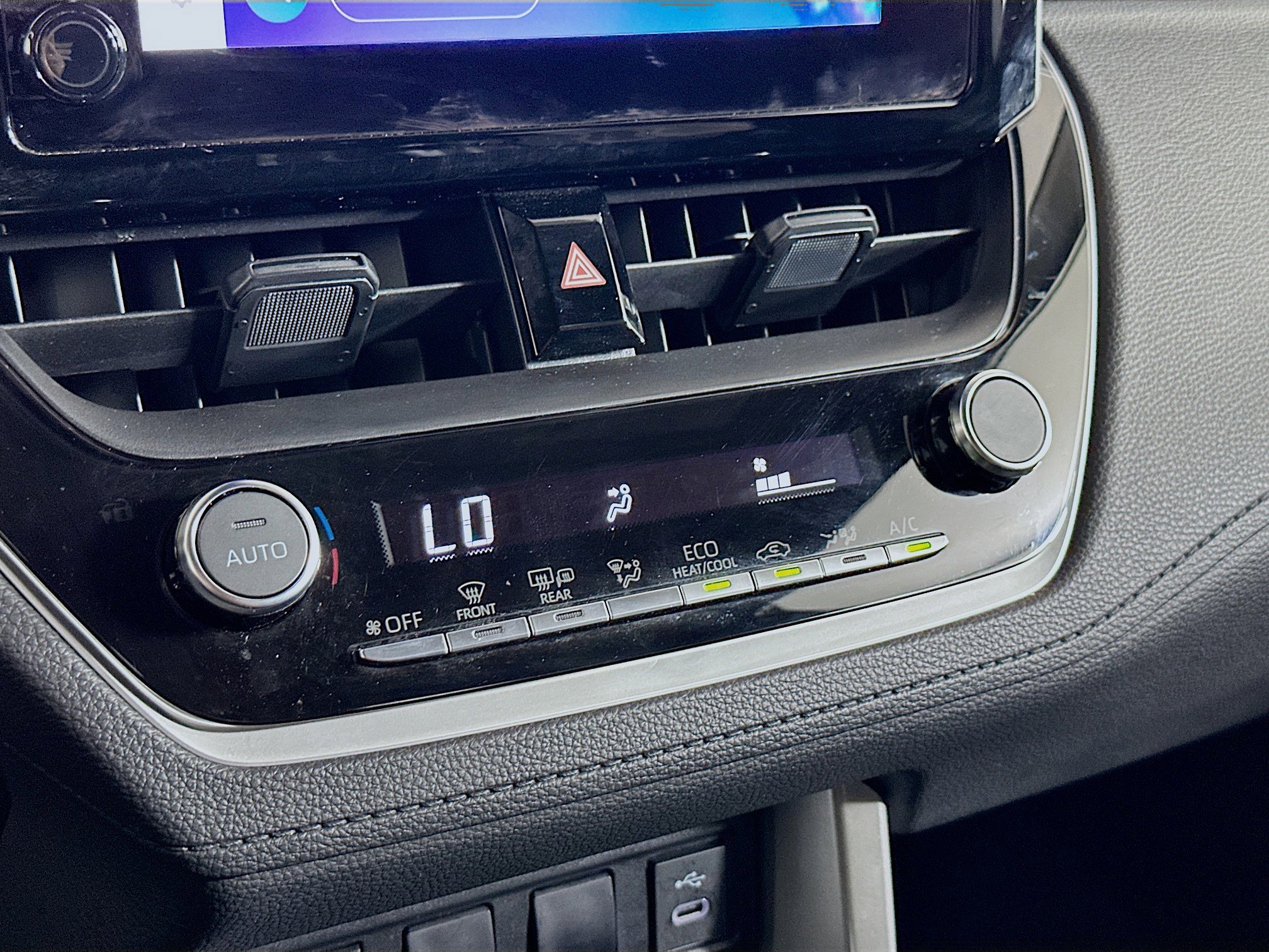 Used 2025 Toyota Corolla Cross LE image 23