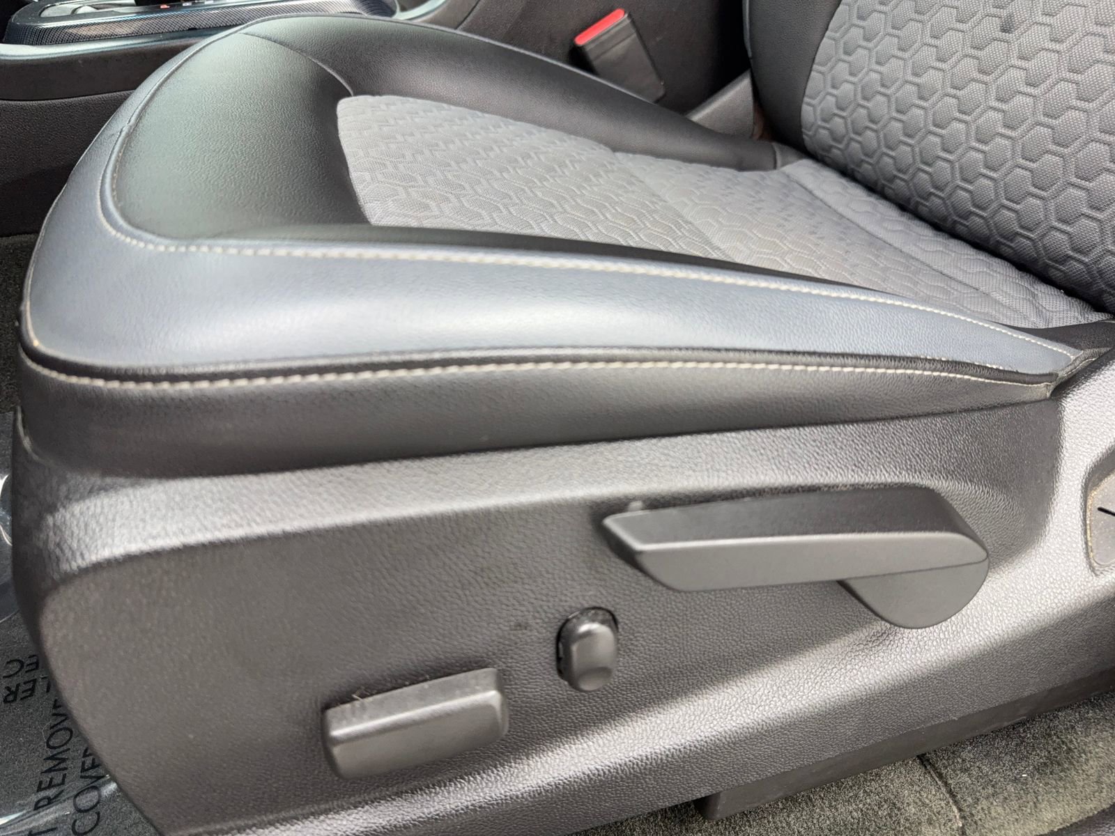 Used 2018 Chevrolet Colorado Z71 w/ Z71 Midnight Edition image 36