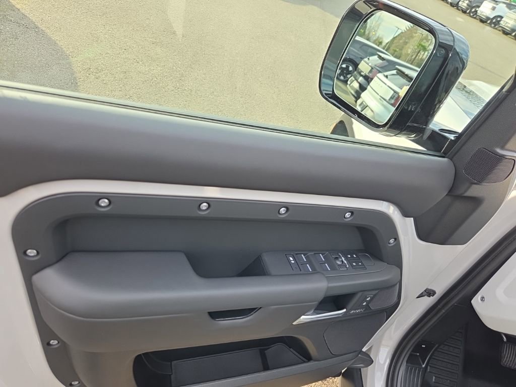 New 2026 Land Rover Defender 110 X-Dynamic SE image 11