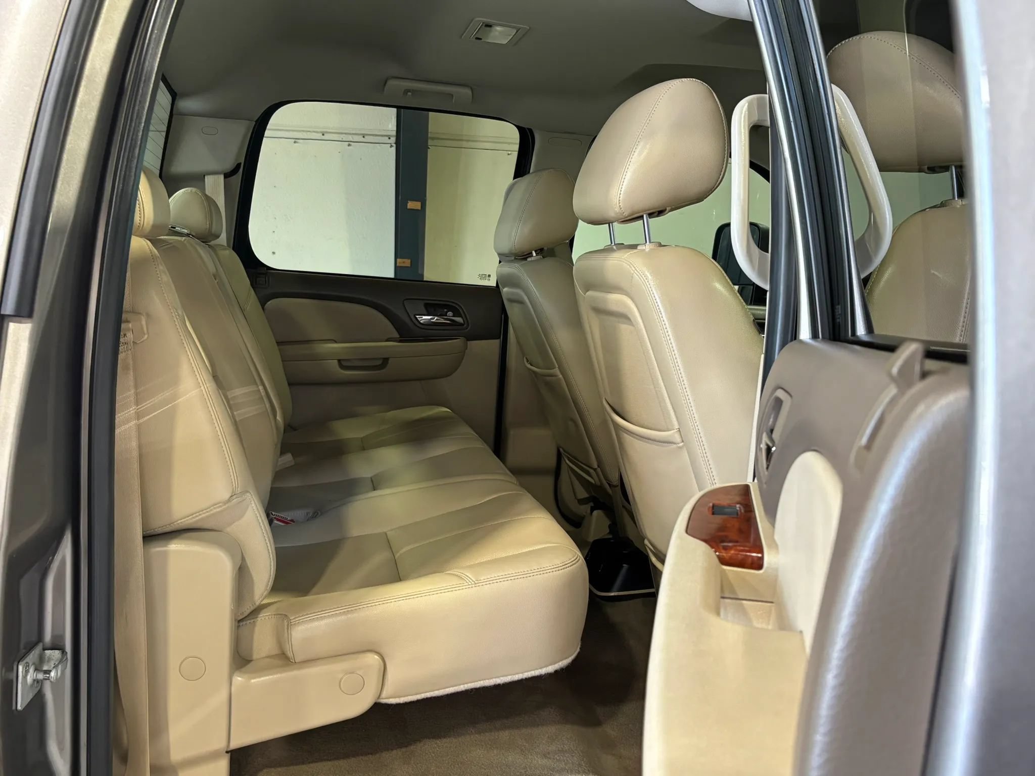 Used 2014 Chevrolet Silverado 2500 LTZ w/ LTZ Plus Package AWD/4WD image 16