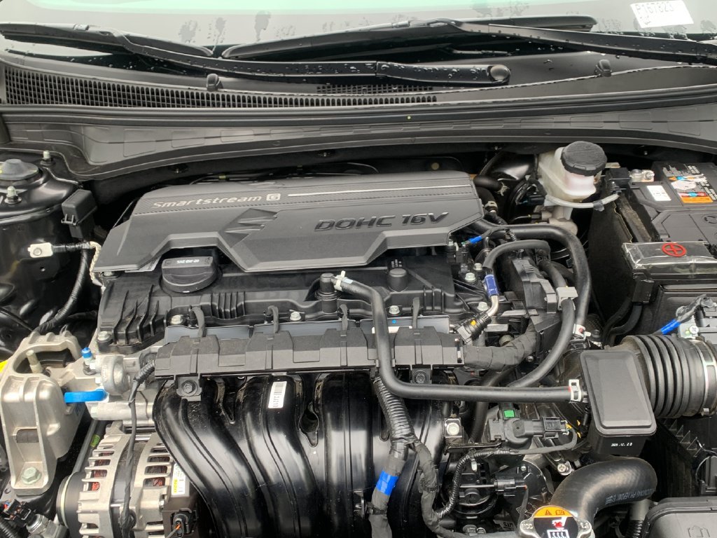 Certified 2026 Hyundai Elantra SE w/ Cargo Package FWD image 9