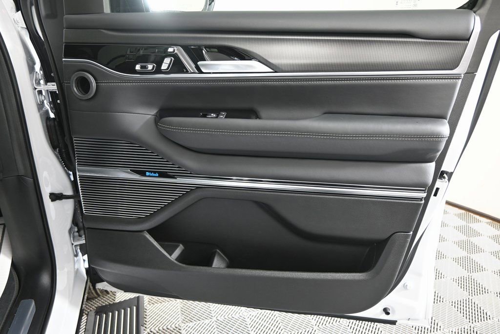 New 2026 Jeep Grand Wagoneer Summit w/ Premium Group III image 12