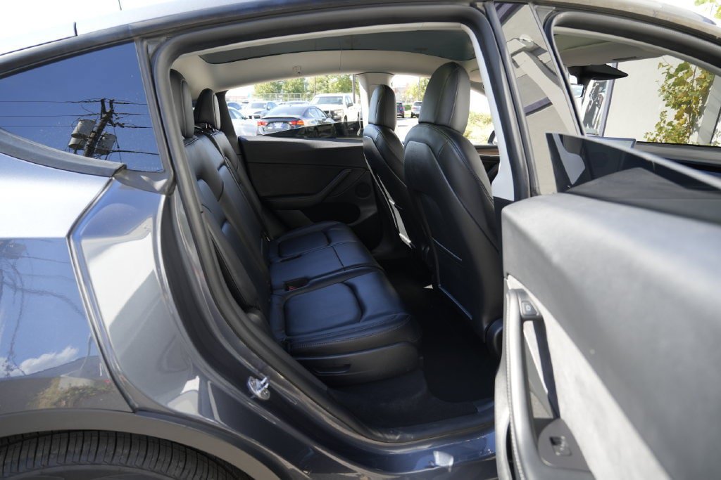 Used 2022 Tesla Model Y Long Range AWD/4WD image 39
