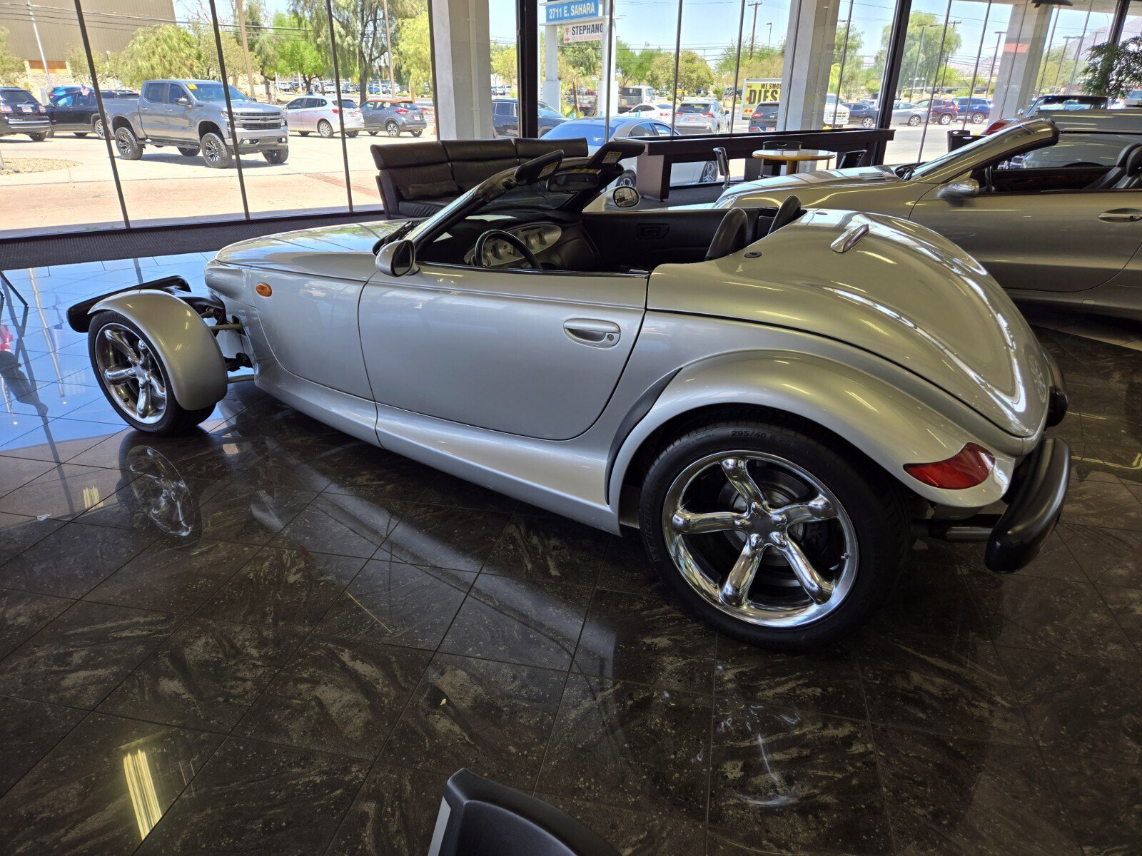 Used 2001 Chrysler Prowler RWD image 3