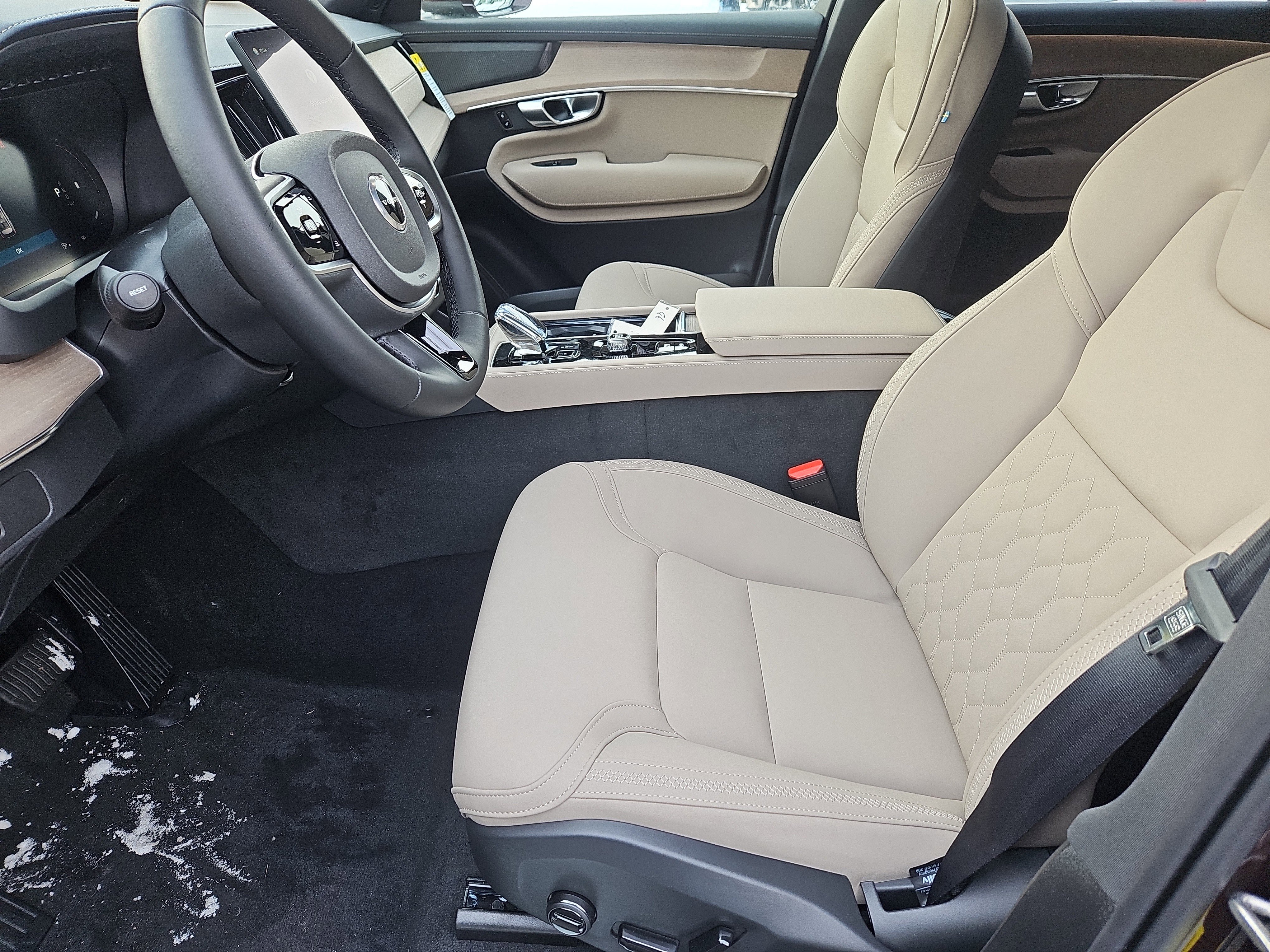 New 2026 Volvo XC90 B5 Plus w/ Protection Package Premier image 19