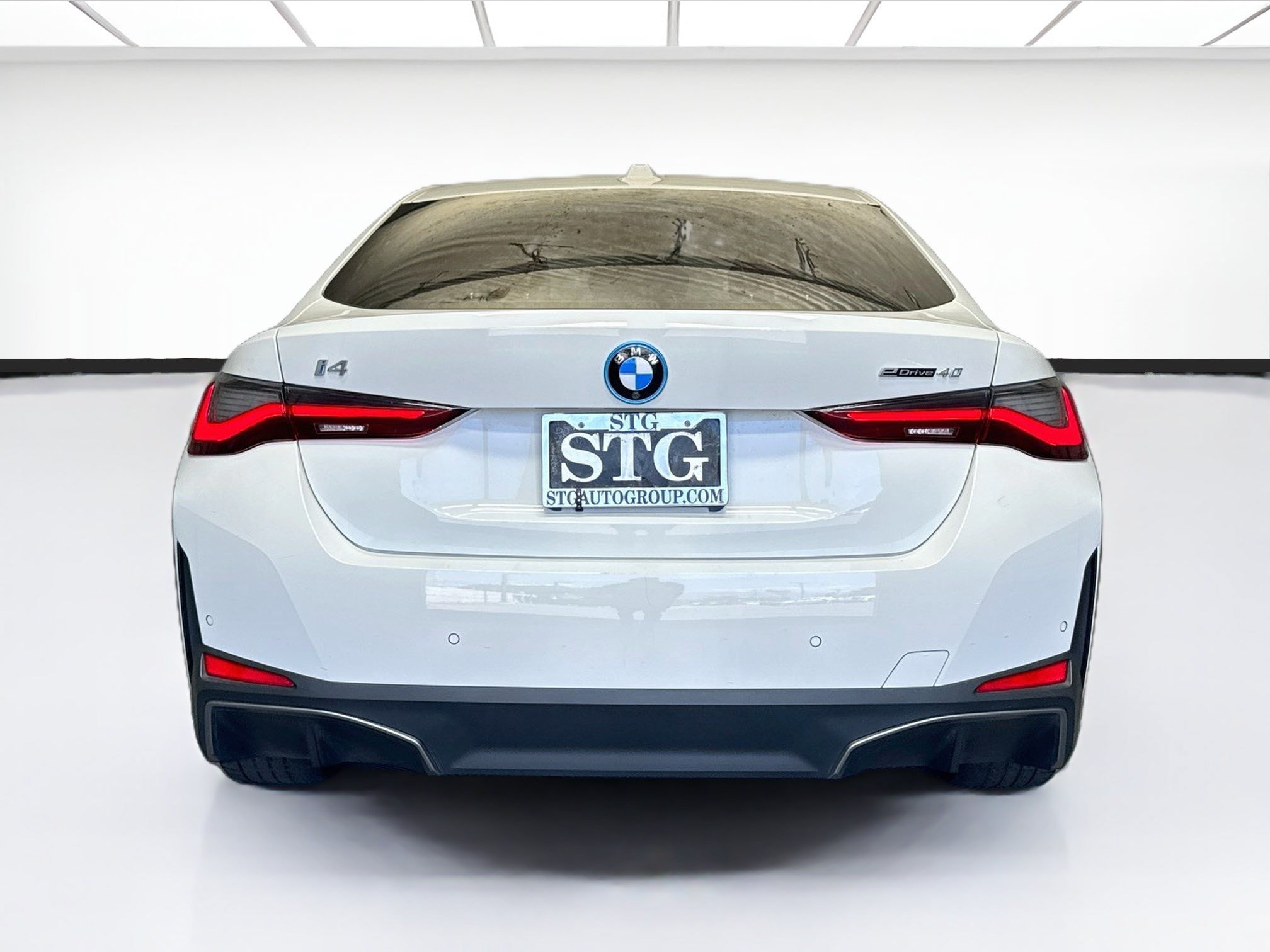Used 2023 BMW i4 eDrive40 w/ Premium Package RWD image 5