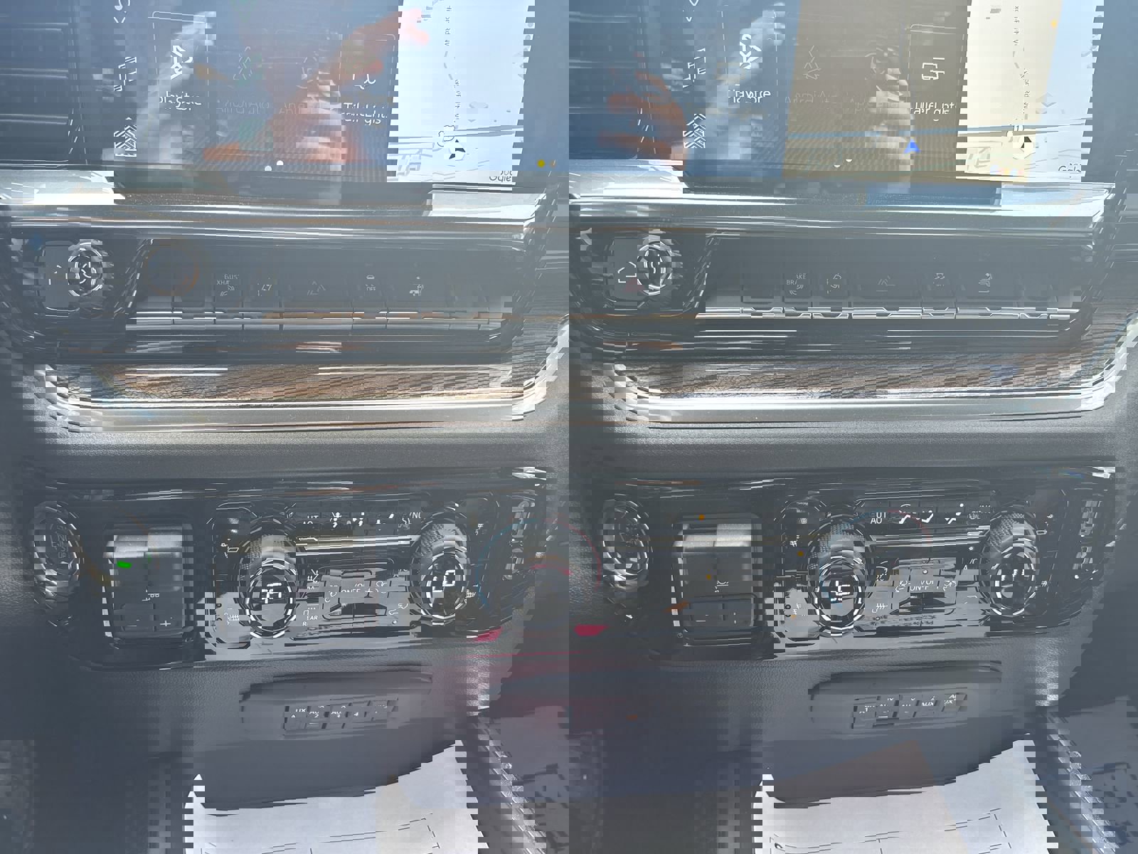 New 2025 Chevrolet Silverado 3500 LT w/ Convenience Package image 21