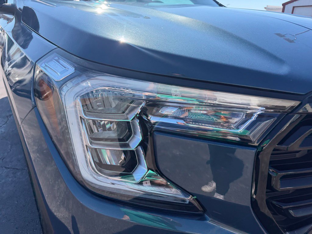 Used 2024 GMC Terrain SLE w/ Driver Convenience Package FWD image 6