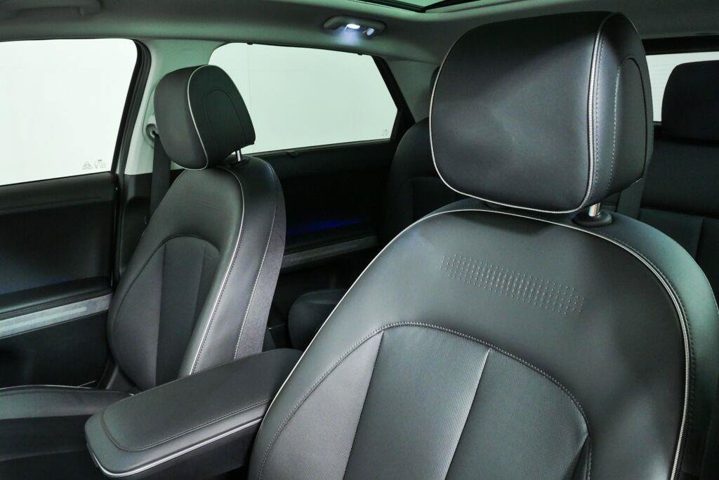 Used 2023 Hyundai Ioniq 5 Limited AWD/4WD image 5