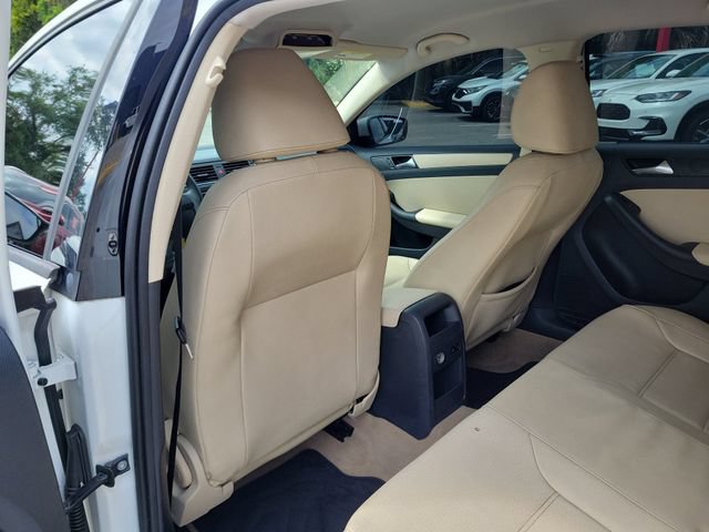 Used 2011 Volkswagen Jetta SE FWD image 12