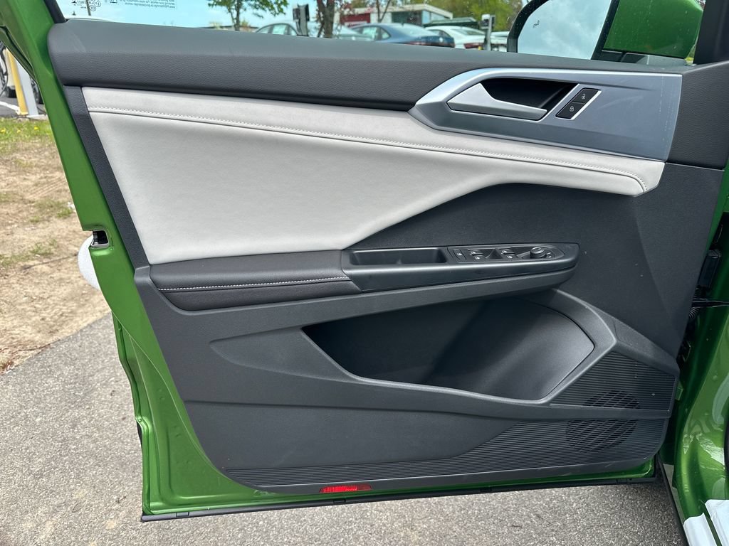 New 2026 Volkswagen Taos SE AWD/4WD image 5