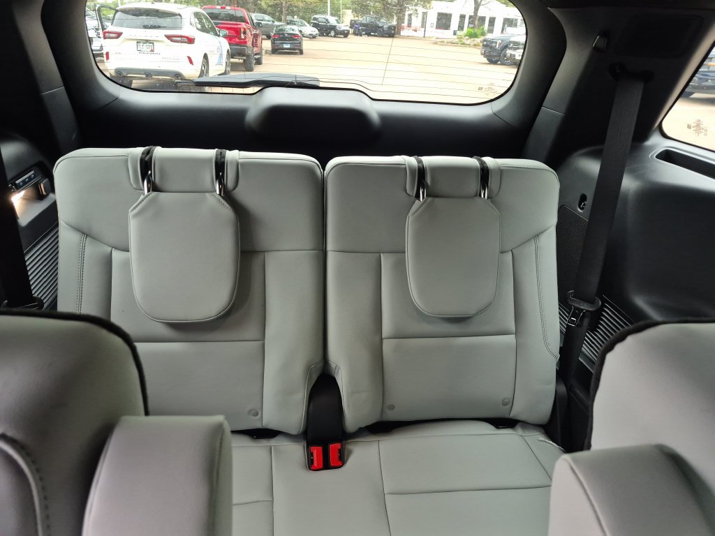 New 2027 Ford Explorer Platinum w/ 3.0L Ultimate Package AWD/4WD image 28