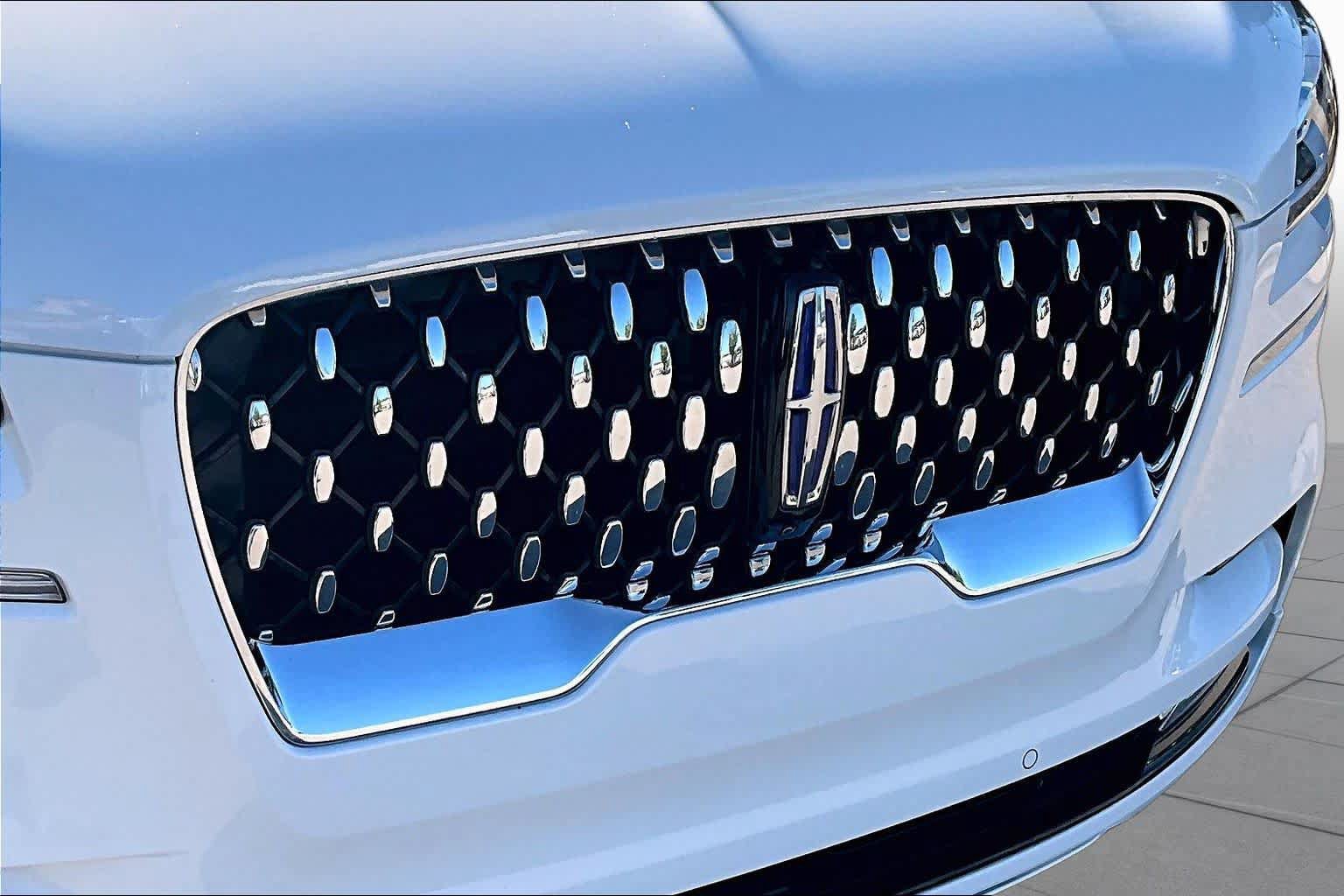 Used 2023 Lincoln Aviator Grand Touring w/ Equipment Group 301A AWD/4WD image 32
